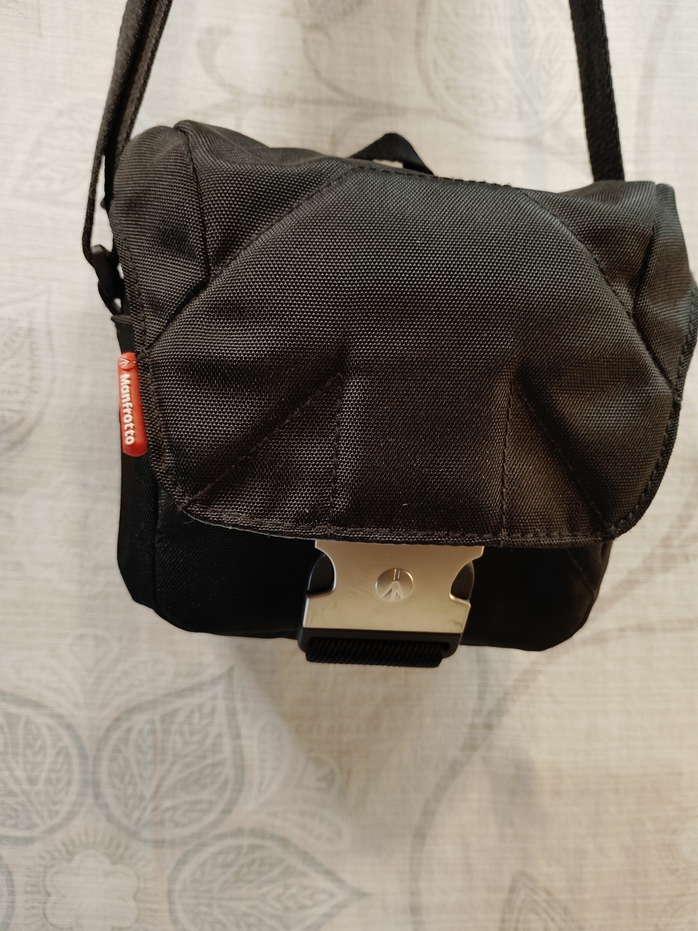 Men's Black Compact Crossbody/Messenger /Camera Bag With Shoulder Strap